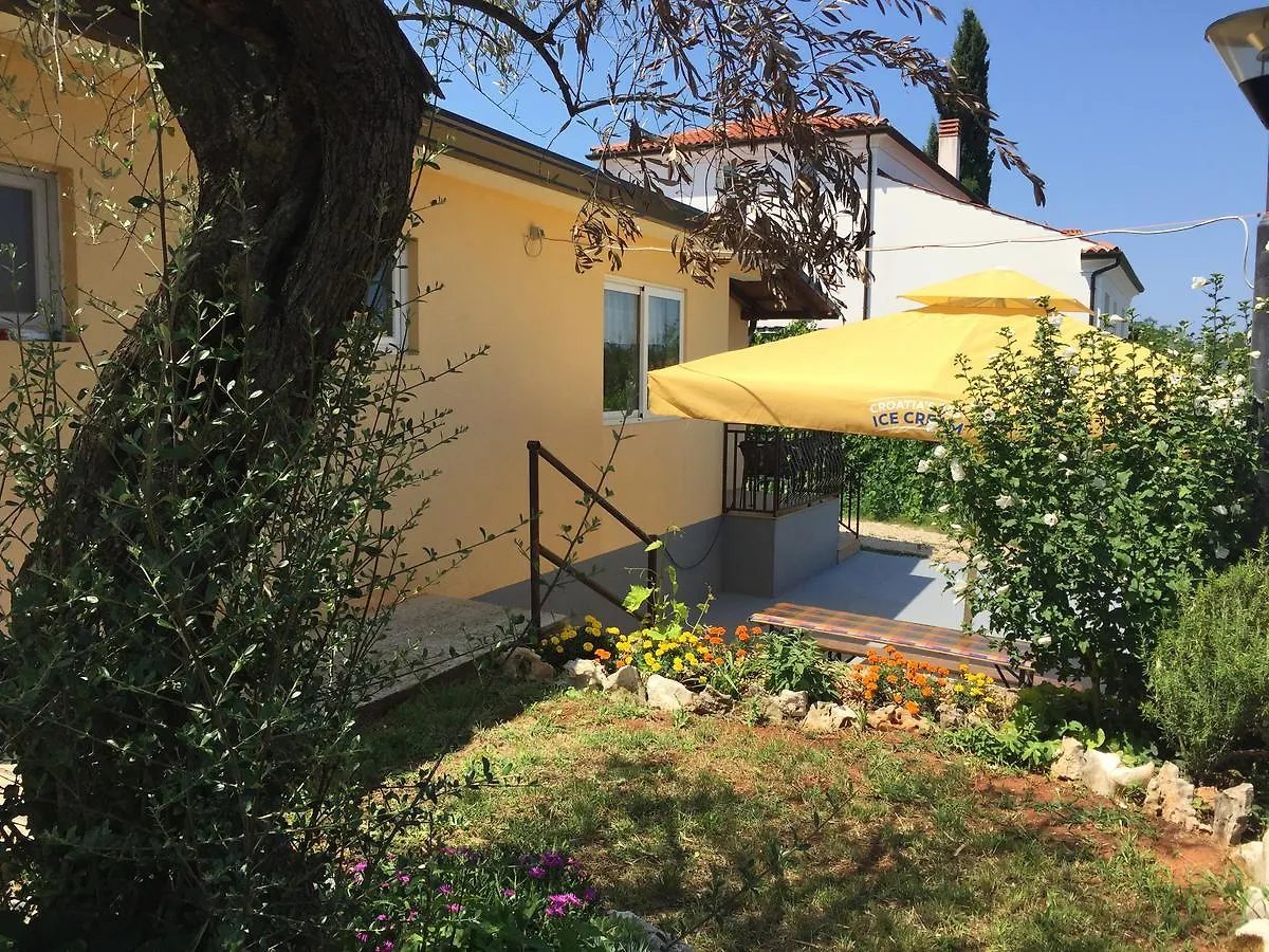 Apartments & Rooms Buoni Amici Murine 3*,